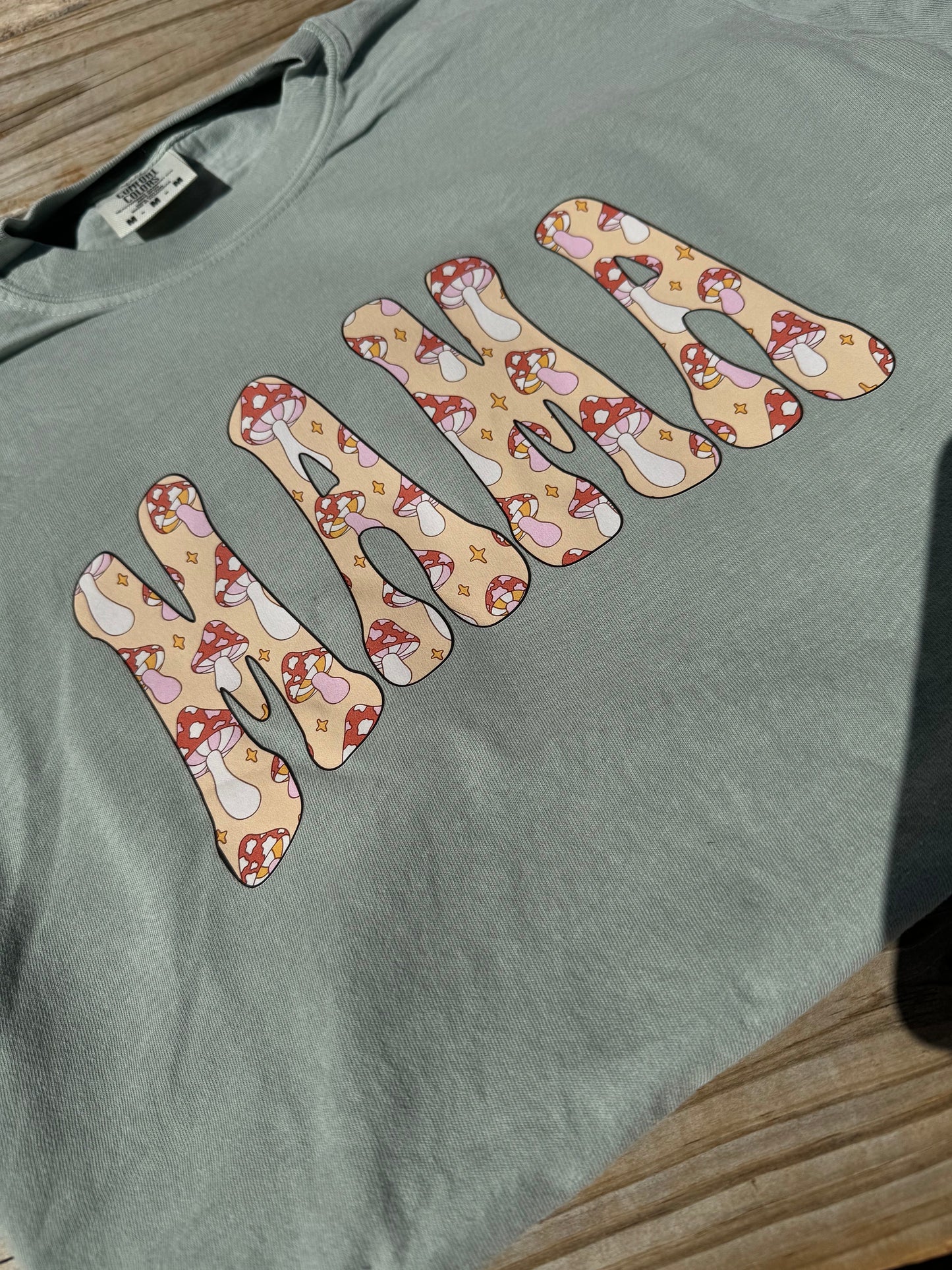 Mushroom mama print bay comfort color tee