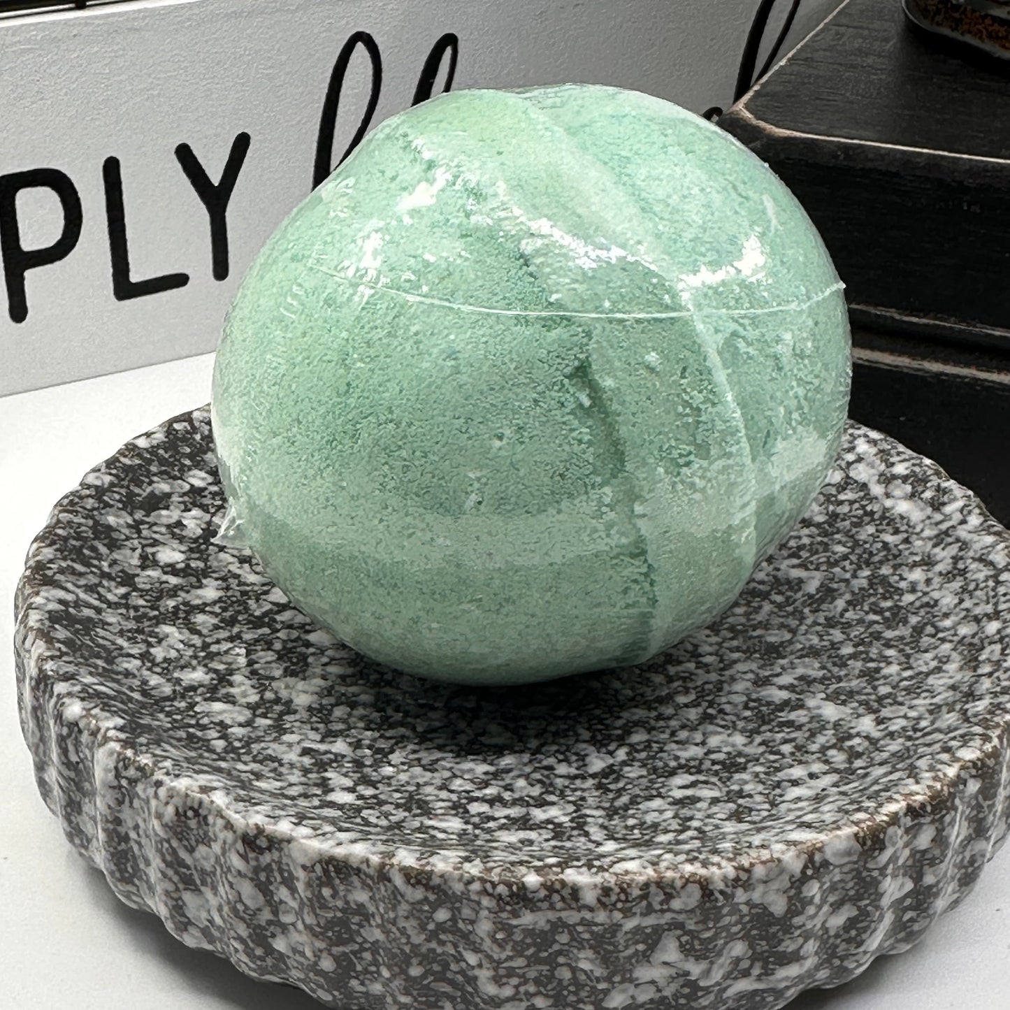 Cucumber Water & Melon Scented Bath Bomb 5oz