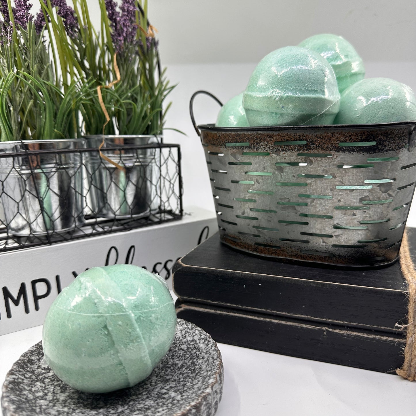 Cucumber Water & Melon Scented Bath Bomb 5oz