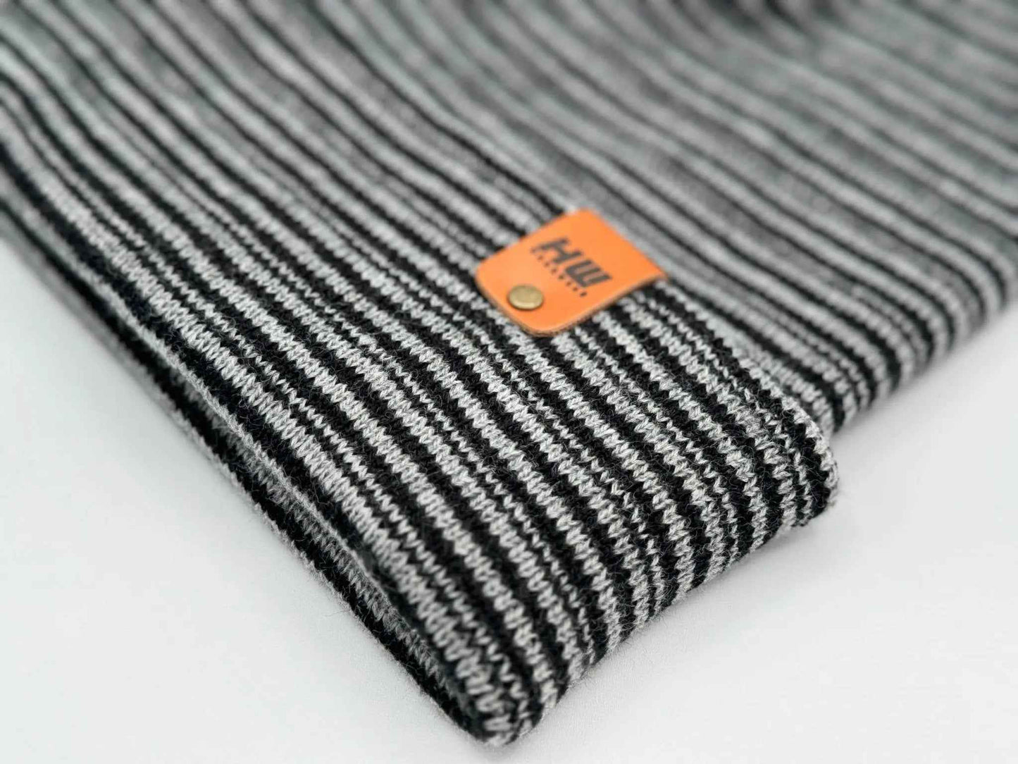 Traditional Contrast Cuffed Beanie Black Gray Hat HAAKWEAR