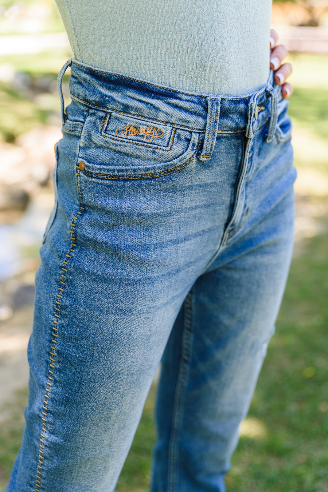 Embroidered Hi-Rise Slim Fit Boyfriend Jeans Judy Blue