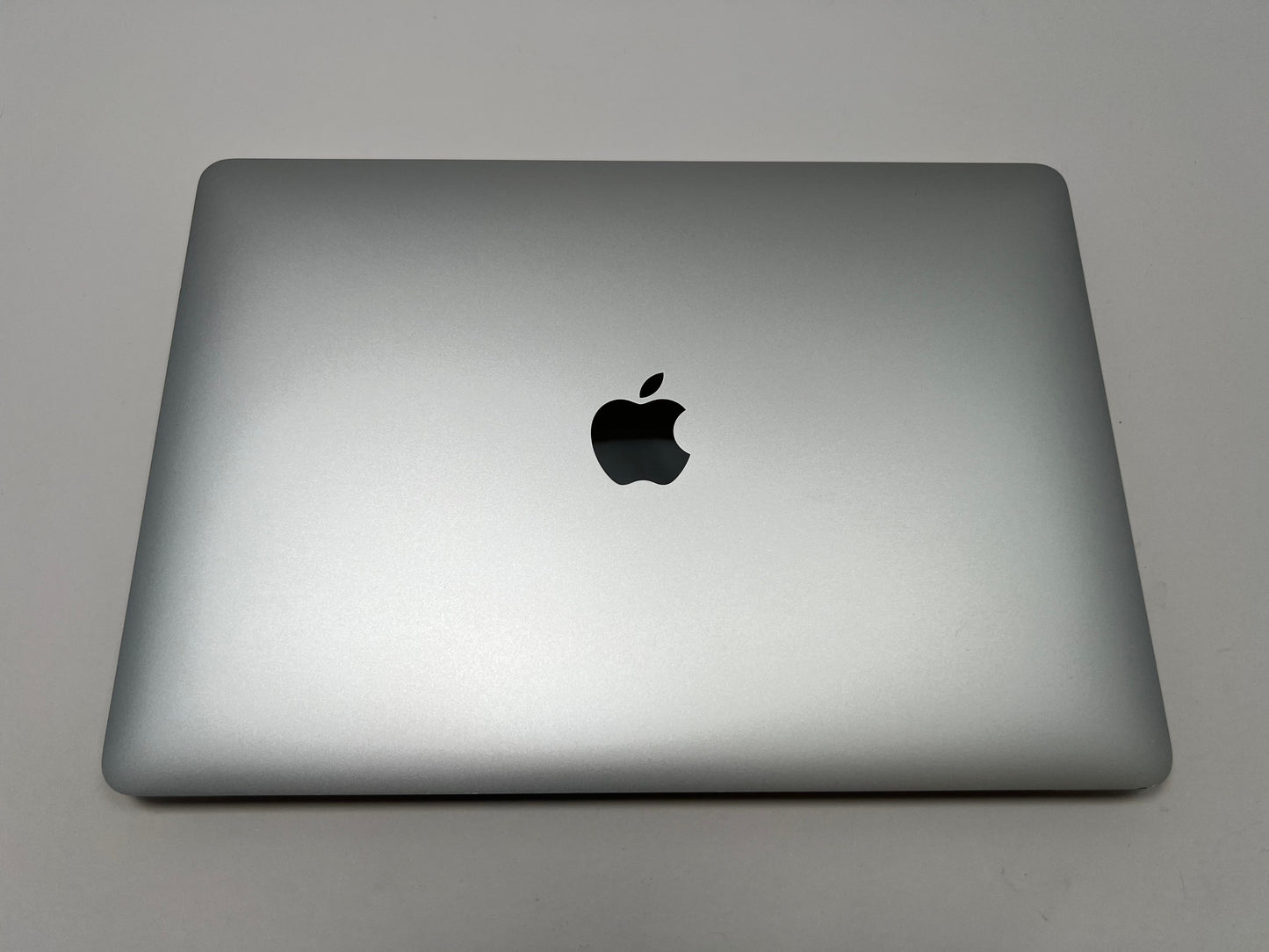 MacBook Air (2020) 13-inch – Intel Core i5 1.1GHz – 8GB RAM 256GB SSD