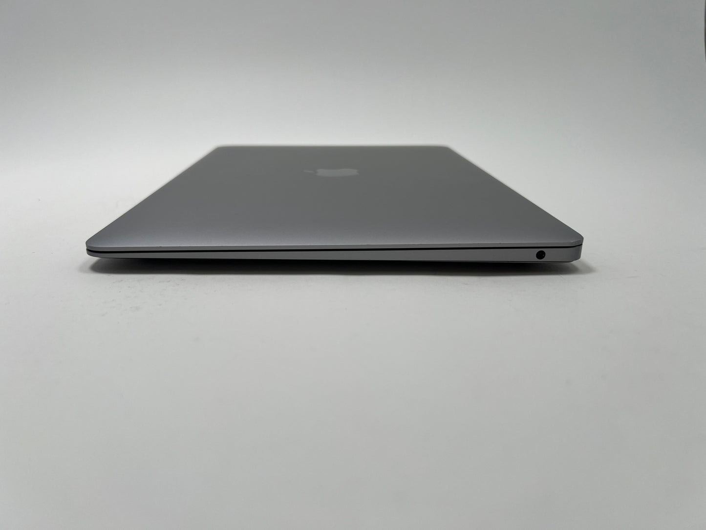 MacBook Air (2020) 13-inch – Intel Core i3 1.1GHz – 8GB RAM 256GB SSD