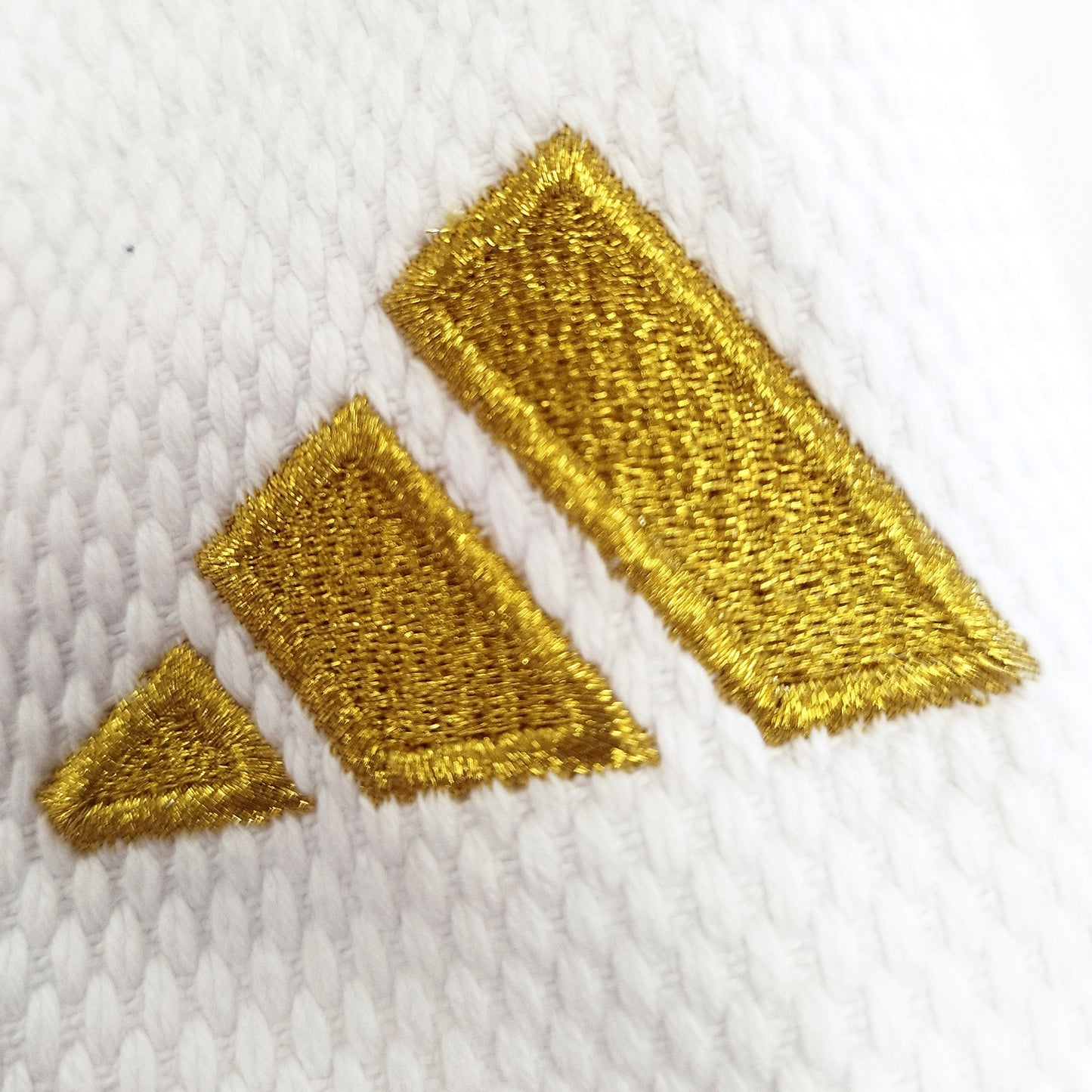 J690 Quest Gold Stripes