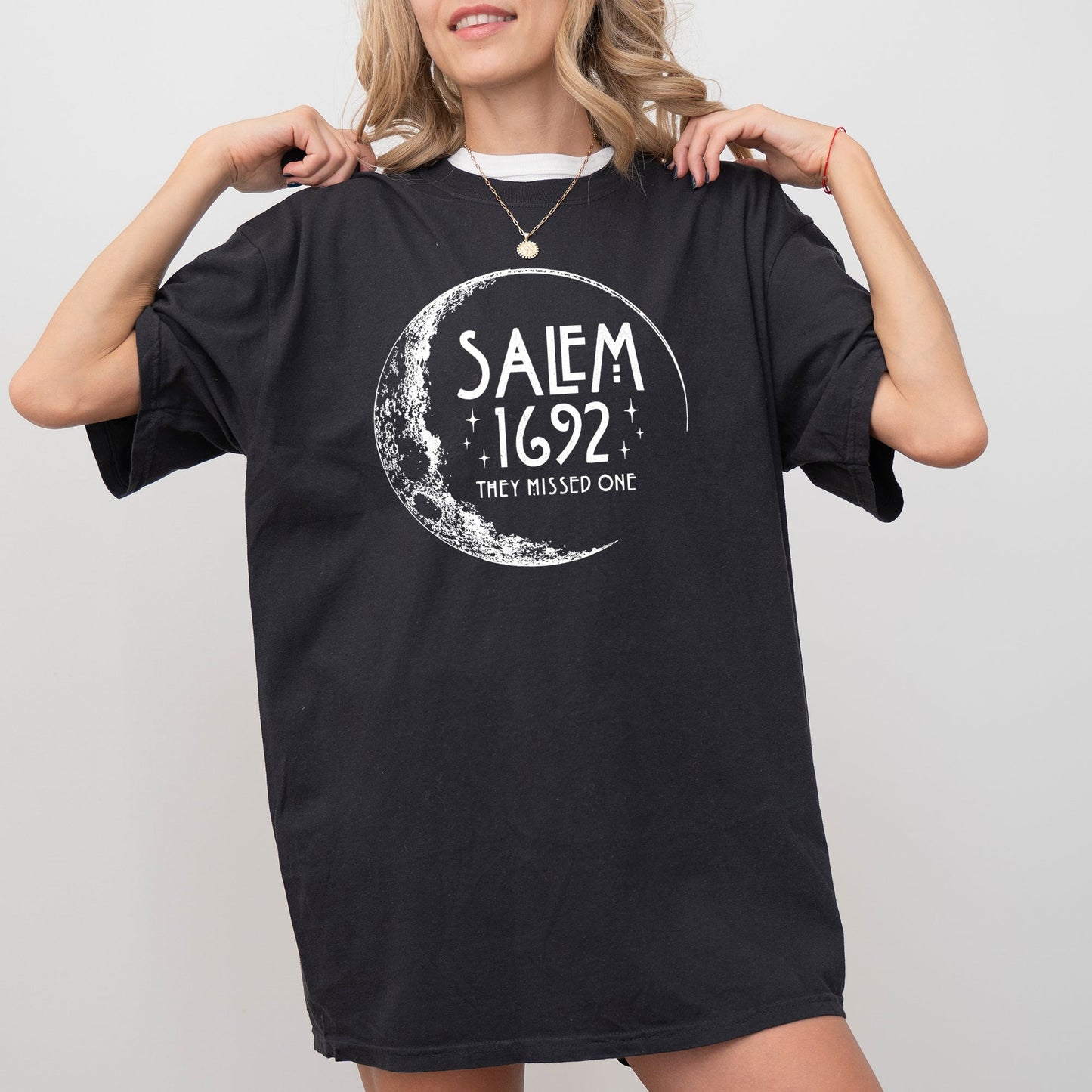 Salem, 1692, Skeleton, Funny, Spooky, Witch, Aesthetic, Meme, Halloween, Costume, Tshirt Comfort Colors T-Shirt