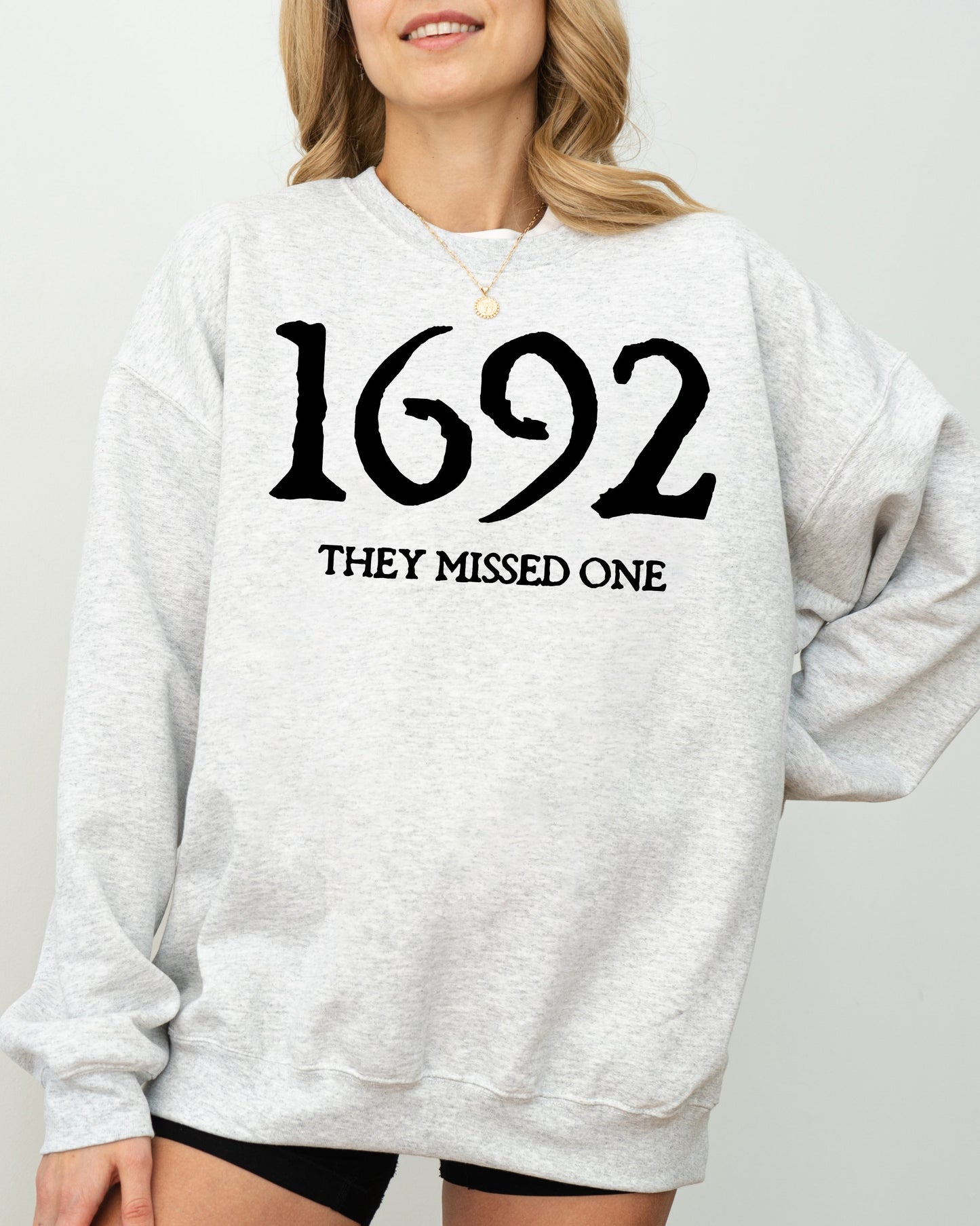 1692, They Missed One, Skeleton, Ghost, Witch, Skull, Spooky, Aesthetic, Meme, Halloween, Costume Sweatshirt