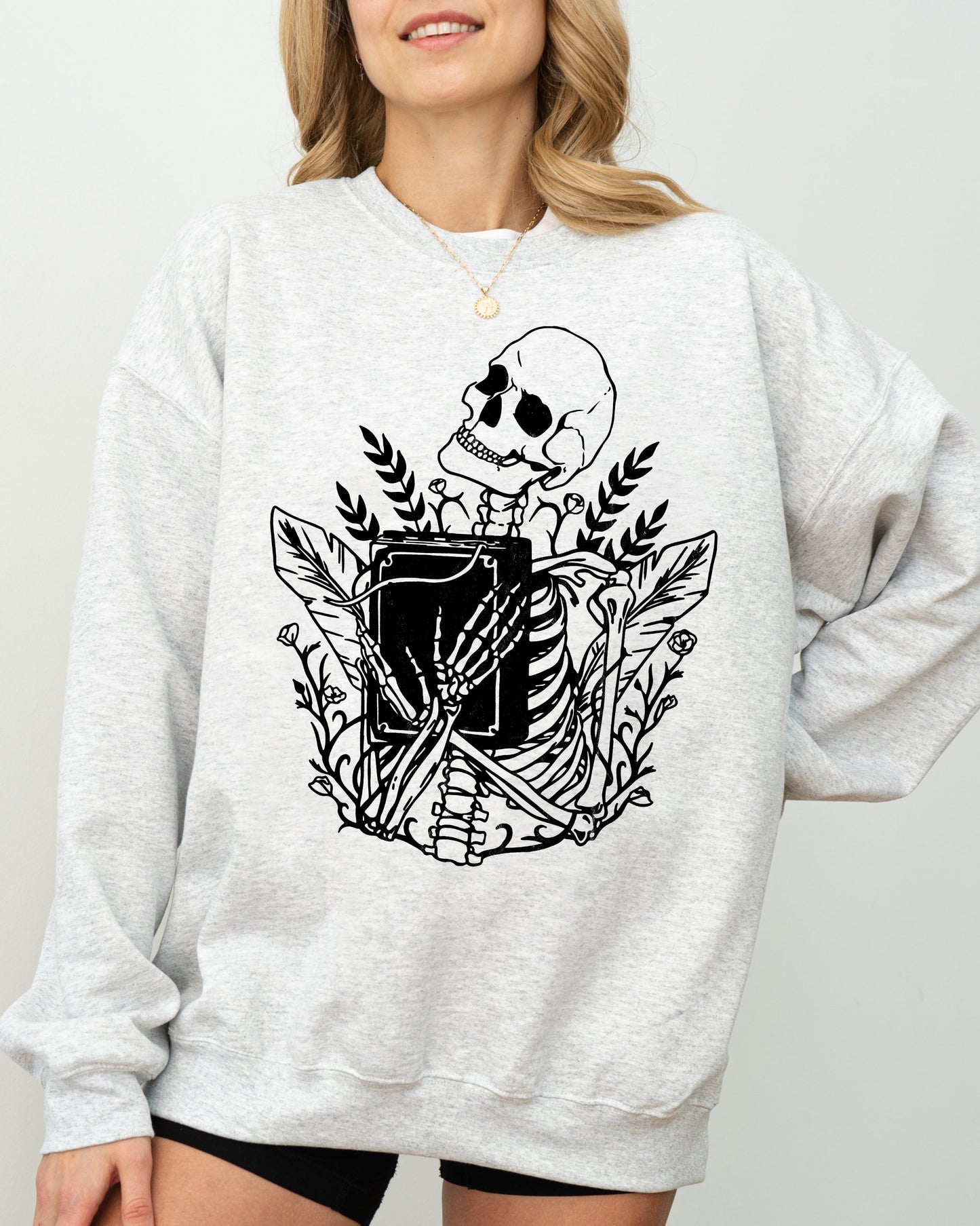 Reading Skeleton, Witch, Ghost, Skull, Spooky, Aesthetic, Meme, Halloween, Costume Sweatshirt
