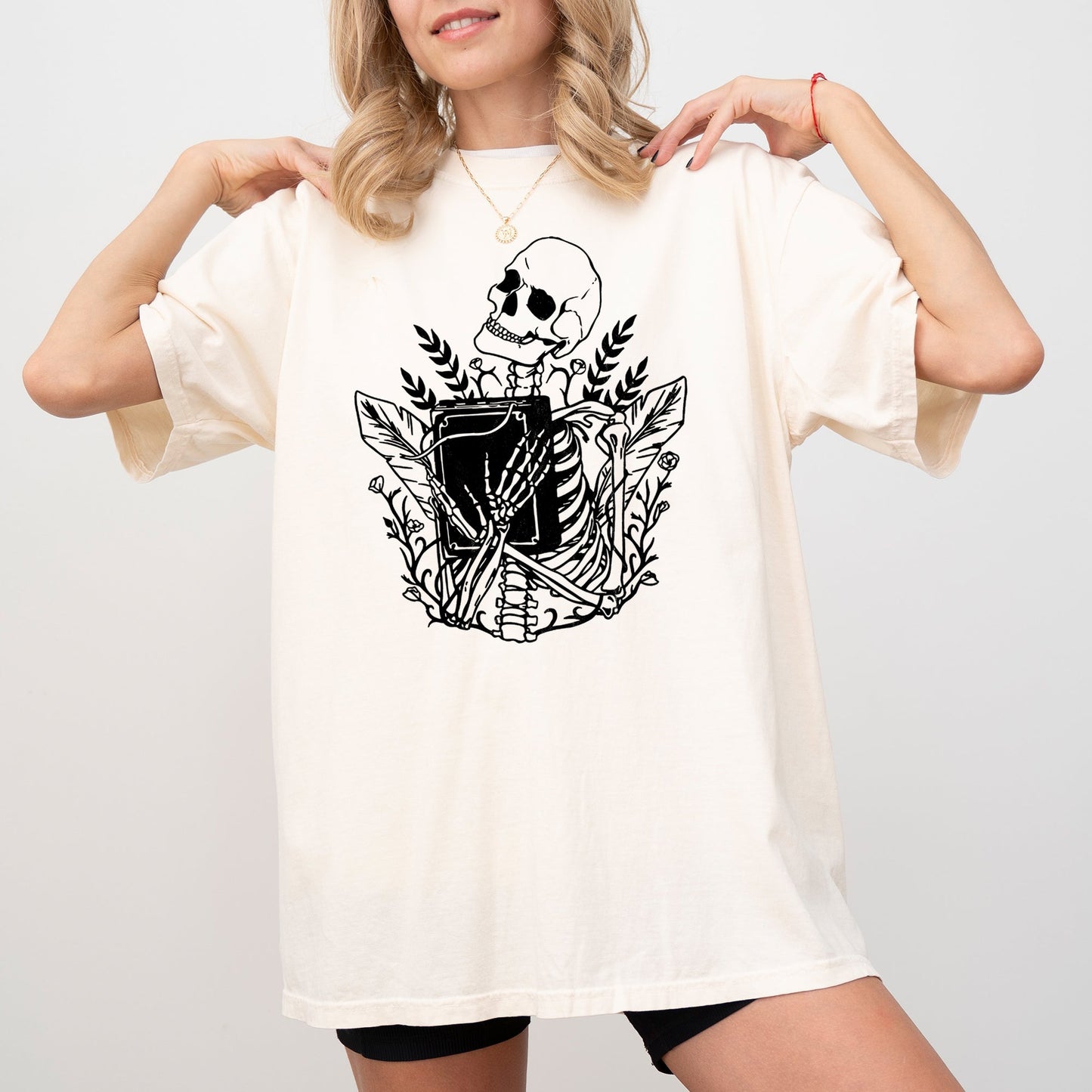 Reading Skeleton, Witch, Ghost, Skull, Spooky, Aesthetic, Meme, Halloween, Costume, Tshirt Comfort Colors T-Shirt