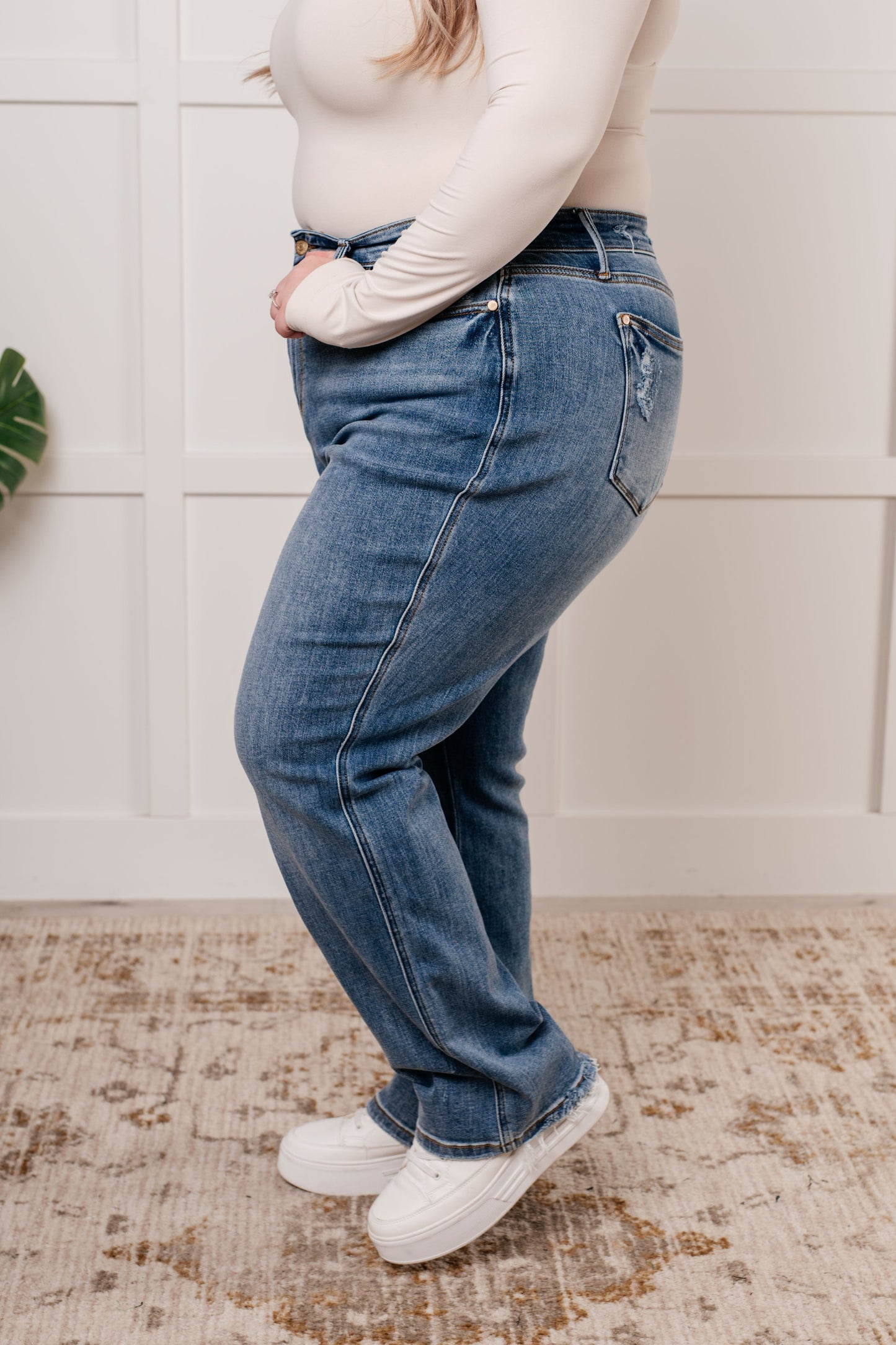 Mid Rise Cell Phone Pocket Dad Jeans Light Wash Straight Cut Judy Blue