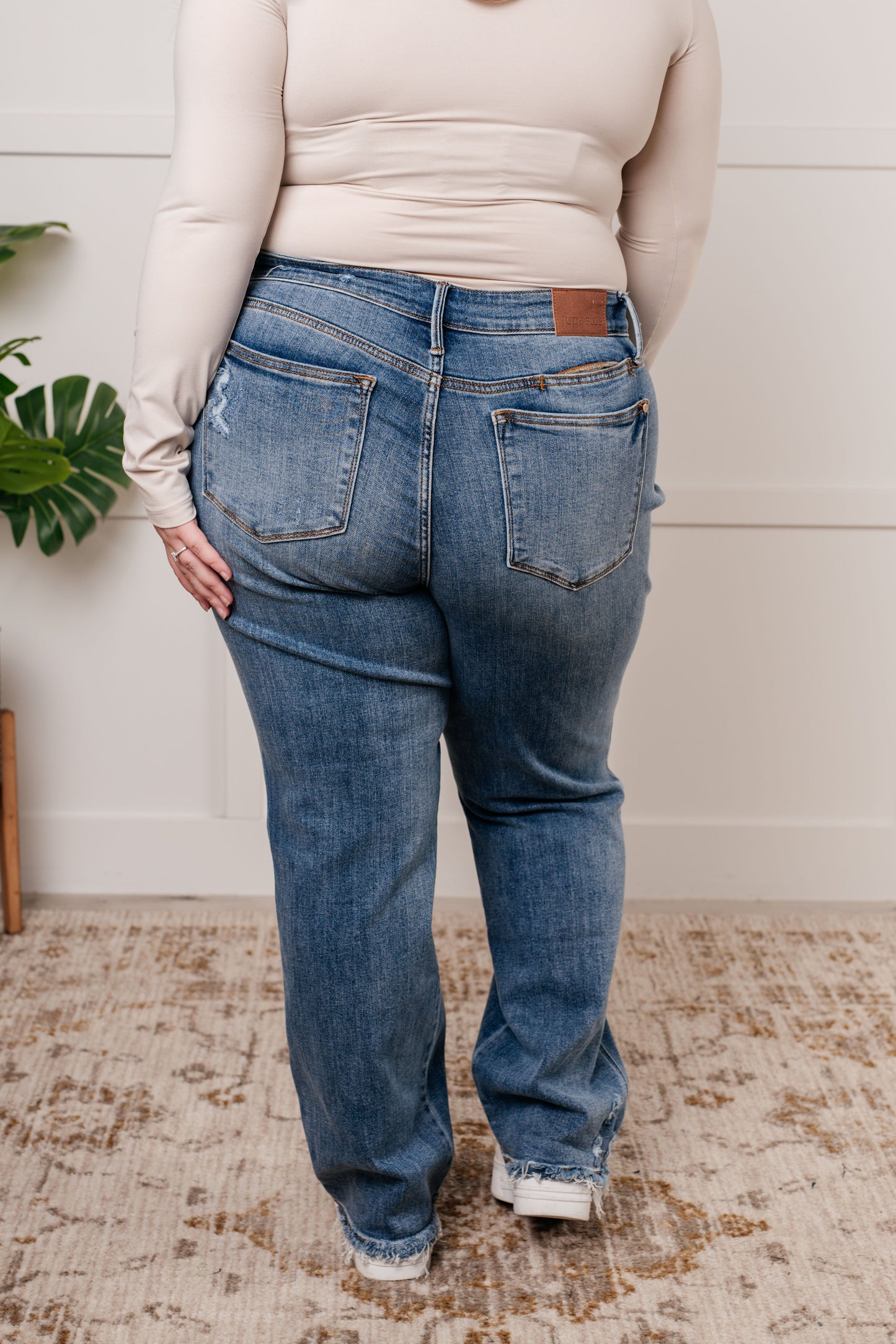 Mid Rise Cell Phone Pocket Dad Jeans Light Wash Straight Cut Judy Blue