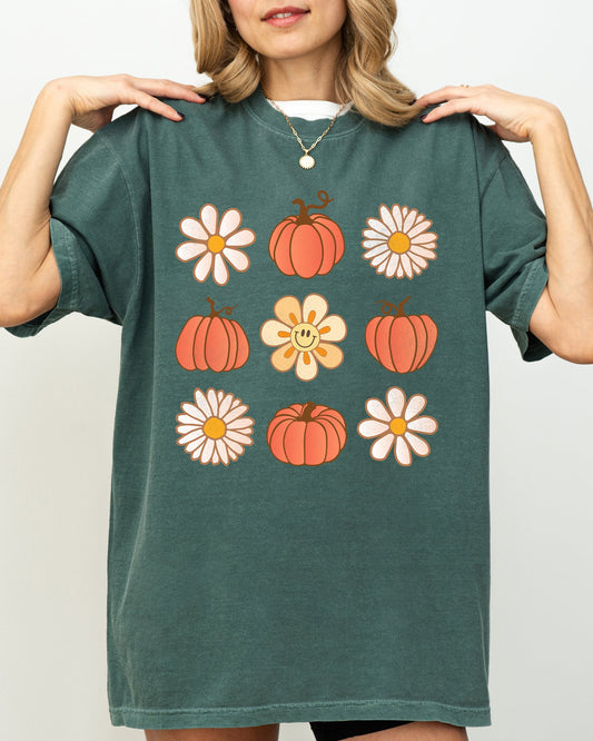 Retro Daisies and Pumpkins, Vintage, Fall, Autumn, Thanksgiving, Halloween Shirt Comfort Colors T-Shirt