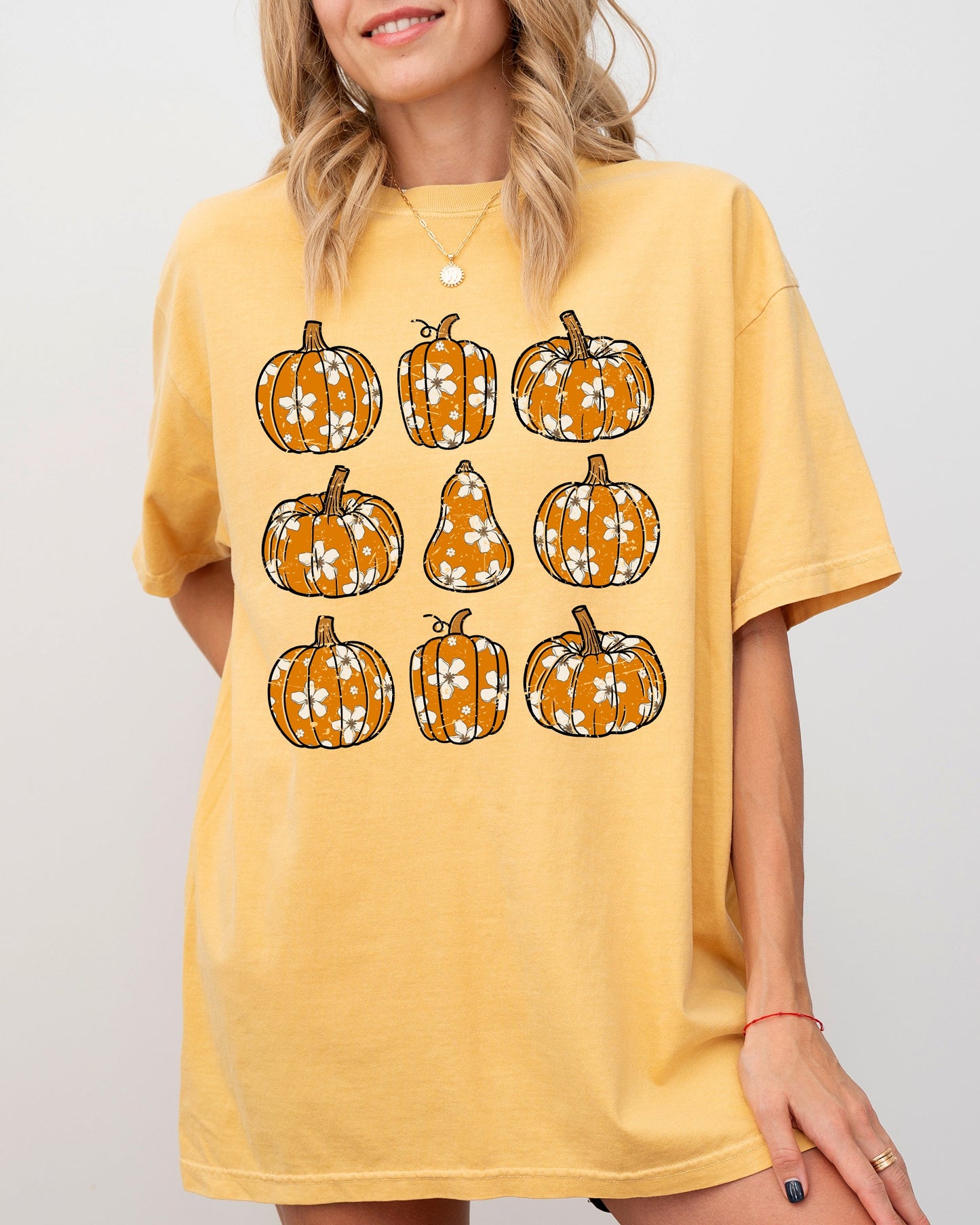 Retro Floral Pumpkins, Halloween, Jack-o-lantern, Fall, Autumn Shirt Comfort Colors T-Shirt