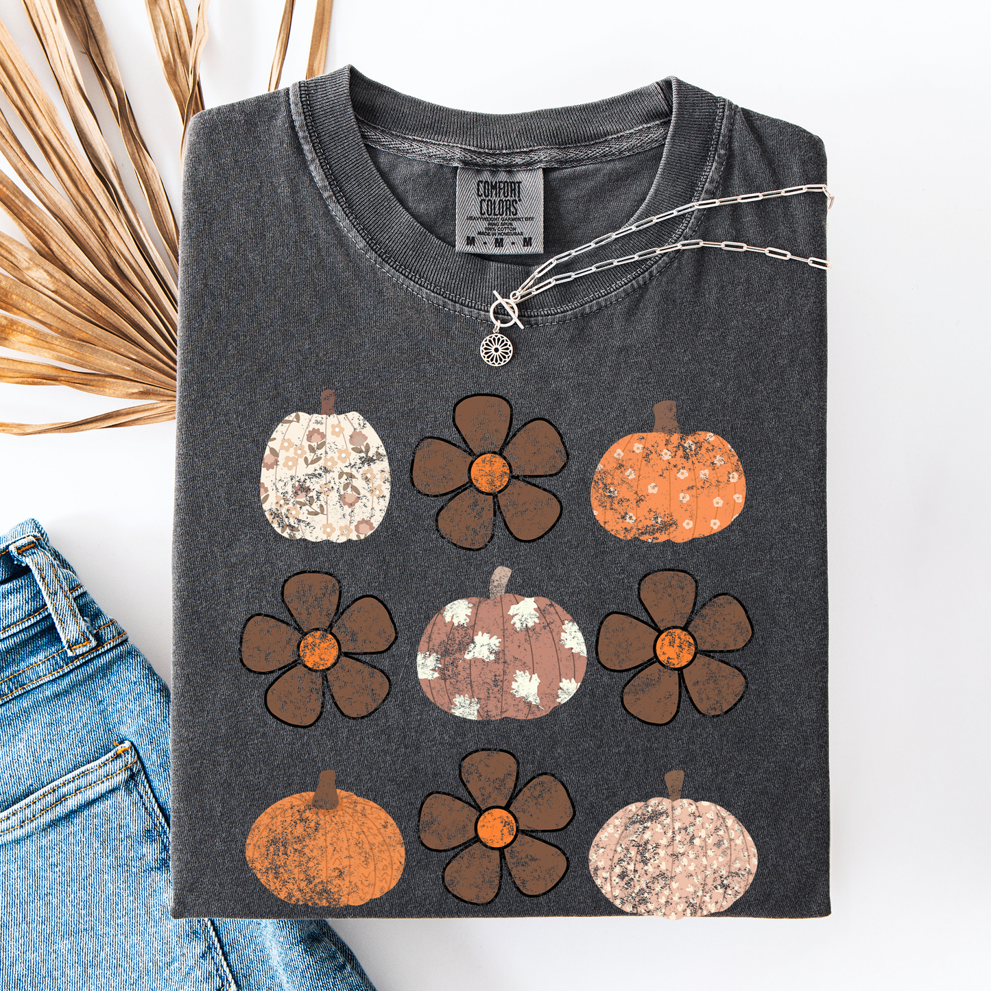 Retro Halloween, Flowers, Pumpkins, Patterned, Autumn, Fall, Comfort Colors T-Shirt