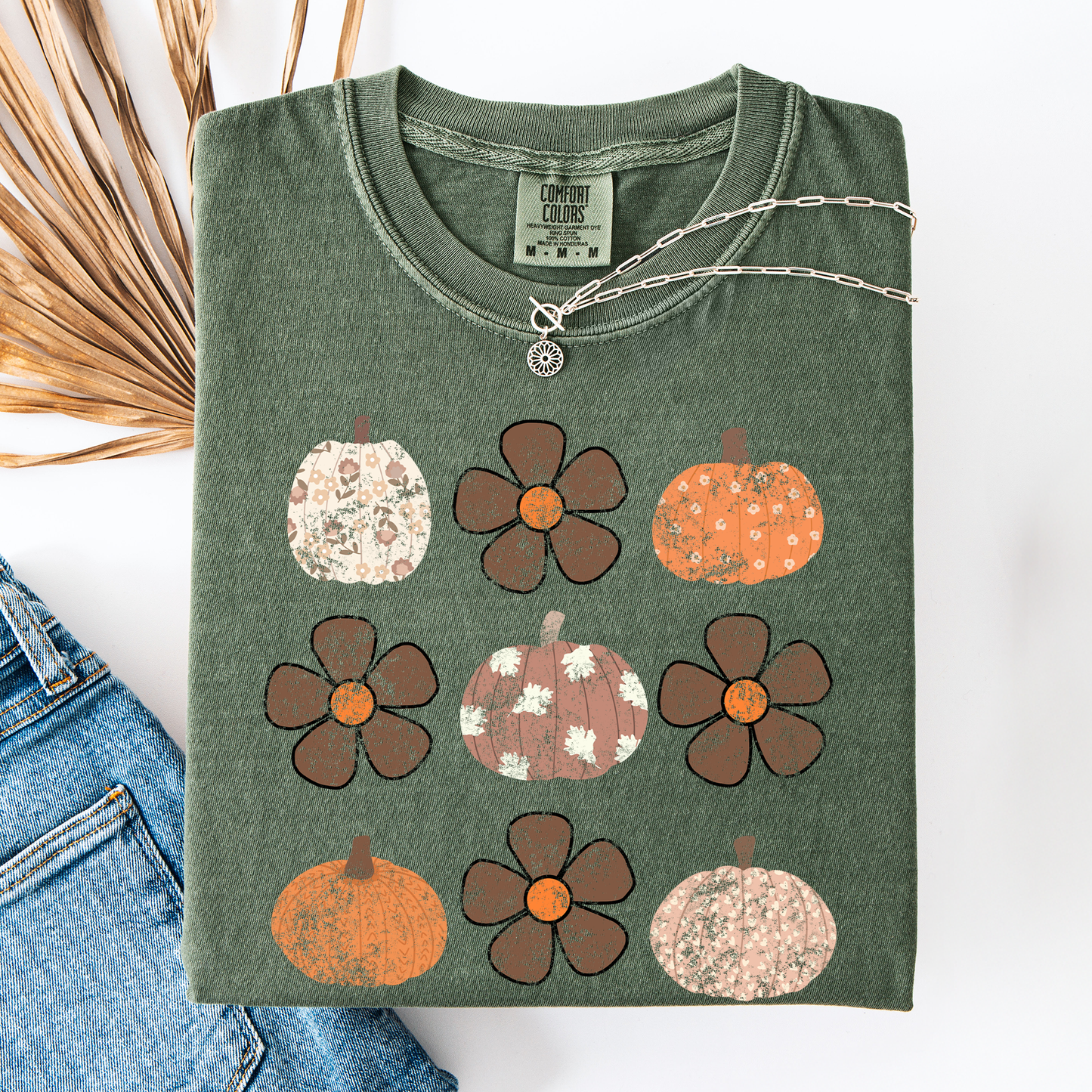 Retro Halloween, Flowers, Pumpkins, Patterned, Autumn, Fall, Comfort Colors T-Shirt