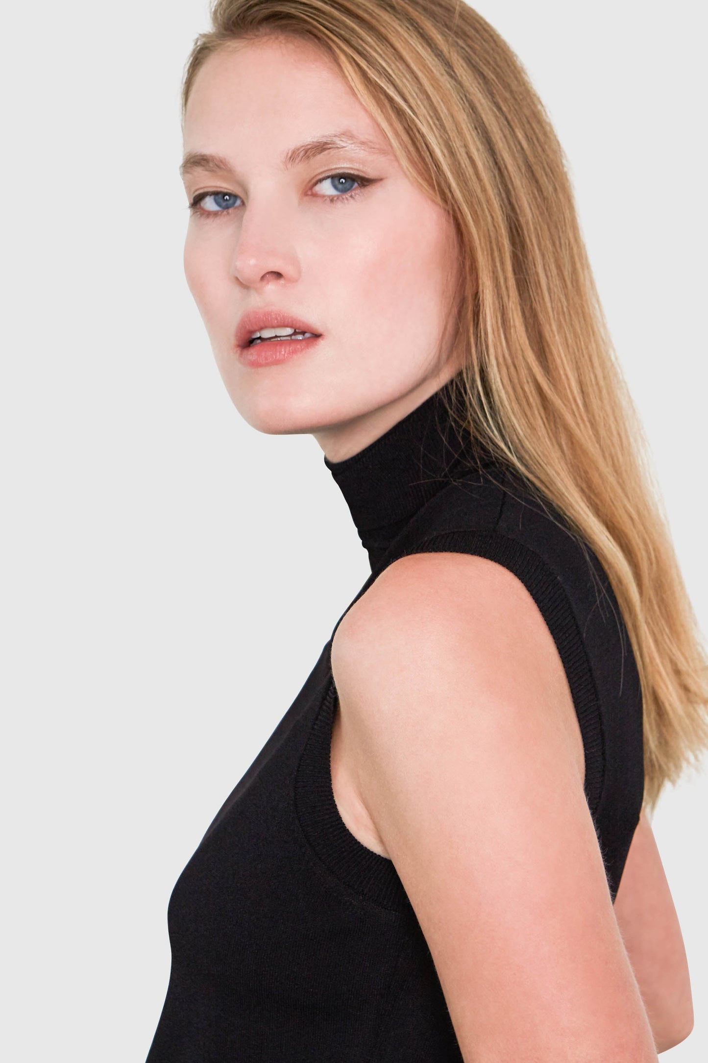 Sleeveless Viscose Sweater Slim Fit Turtleneck HEPBURN Black