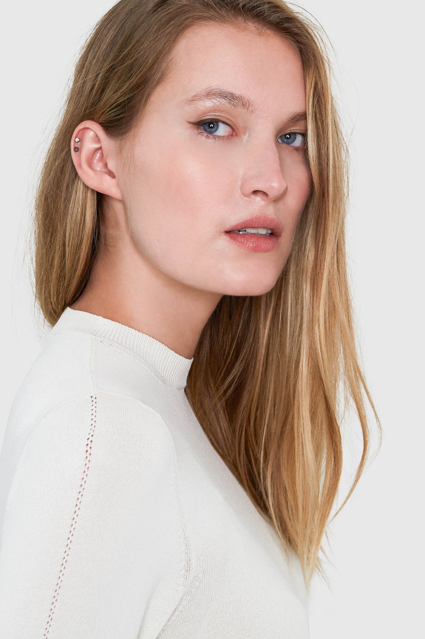 AMBER CREW NECK VISCOSE BODYSUIT IN CREAM