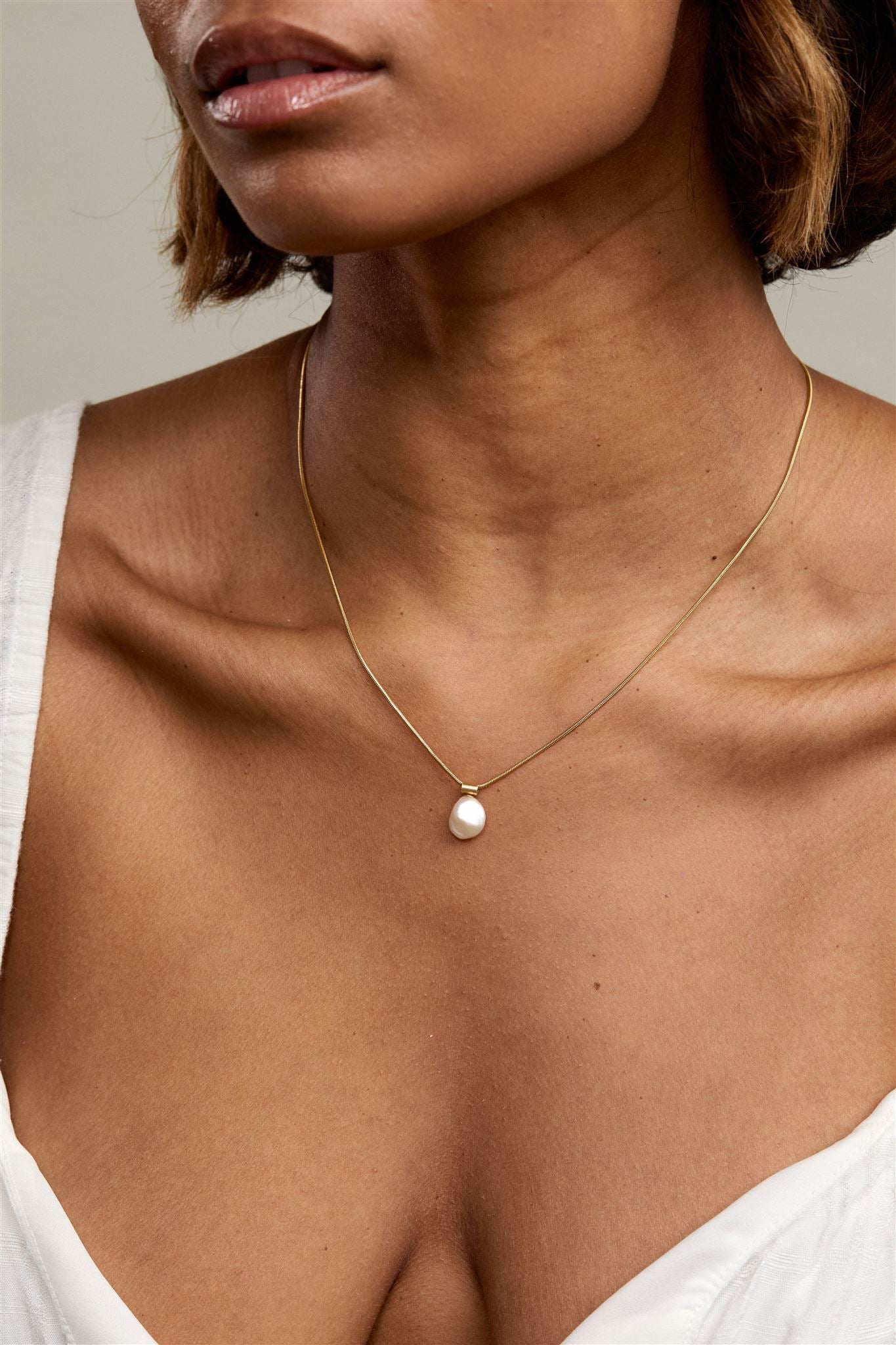 18k Gold Snake Chain Necklace with Freshwater Pearl Nathalie Necklace