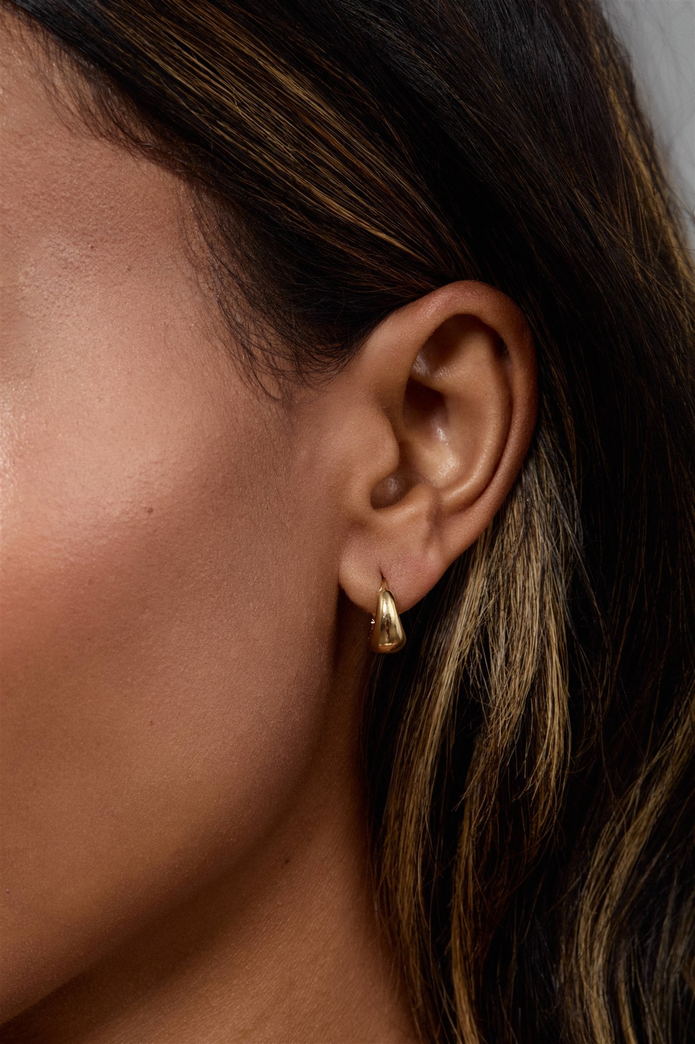 Aneesa Hoops 18k Gold 13mm Tapered Teardrop Click Hoops The First Layer