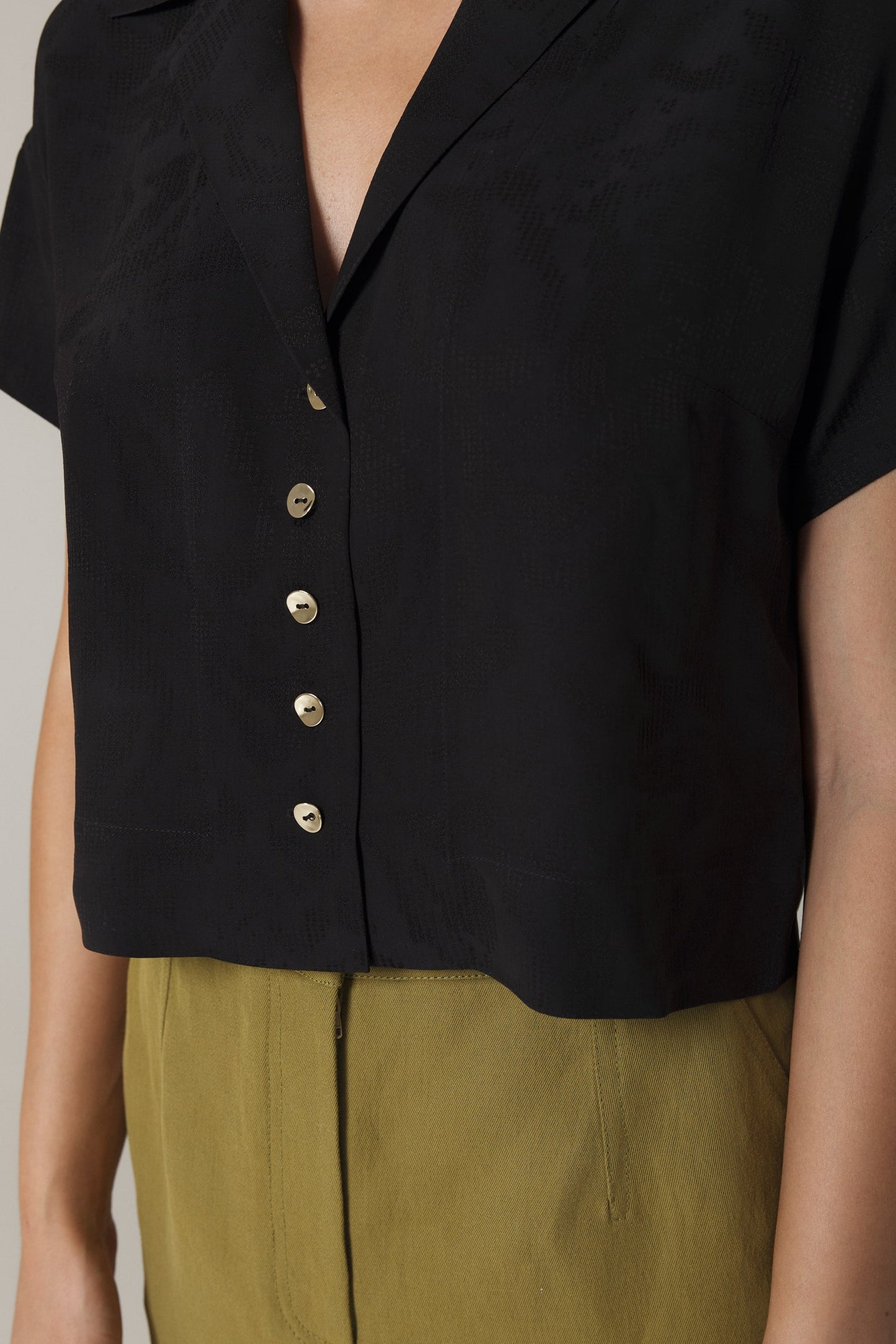 PAOLA SHORT SLEEVE BLOUSE IN BLACK