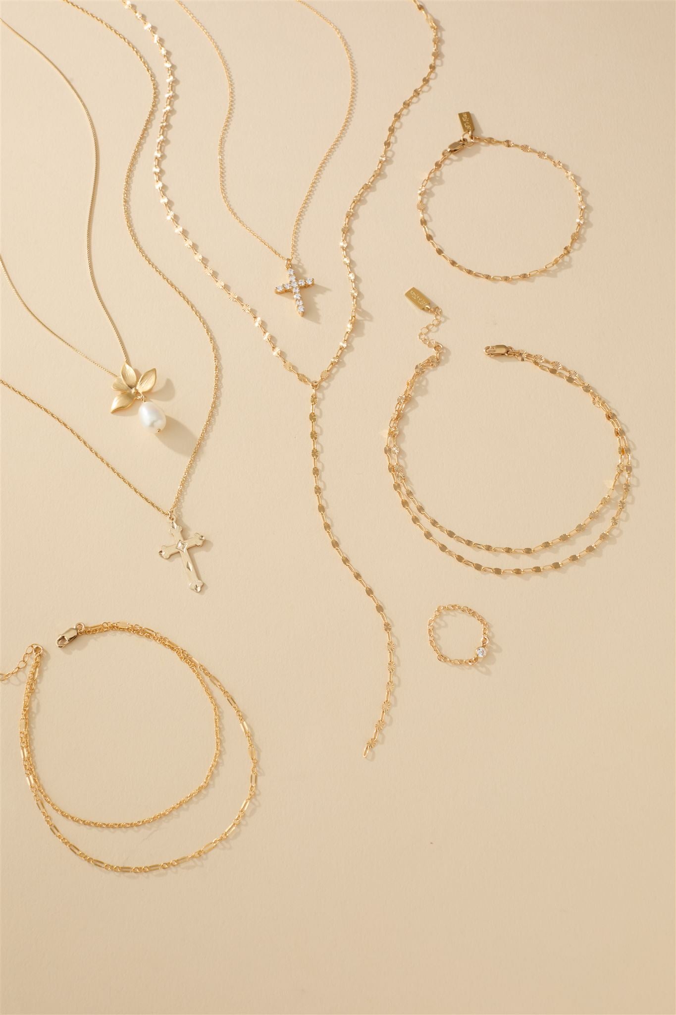 18k Gold Box Chain Necklace with 16k Gold Flower Pendant and Freshwater Pearl Maeve Necklace