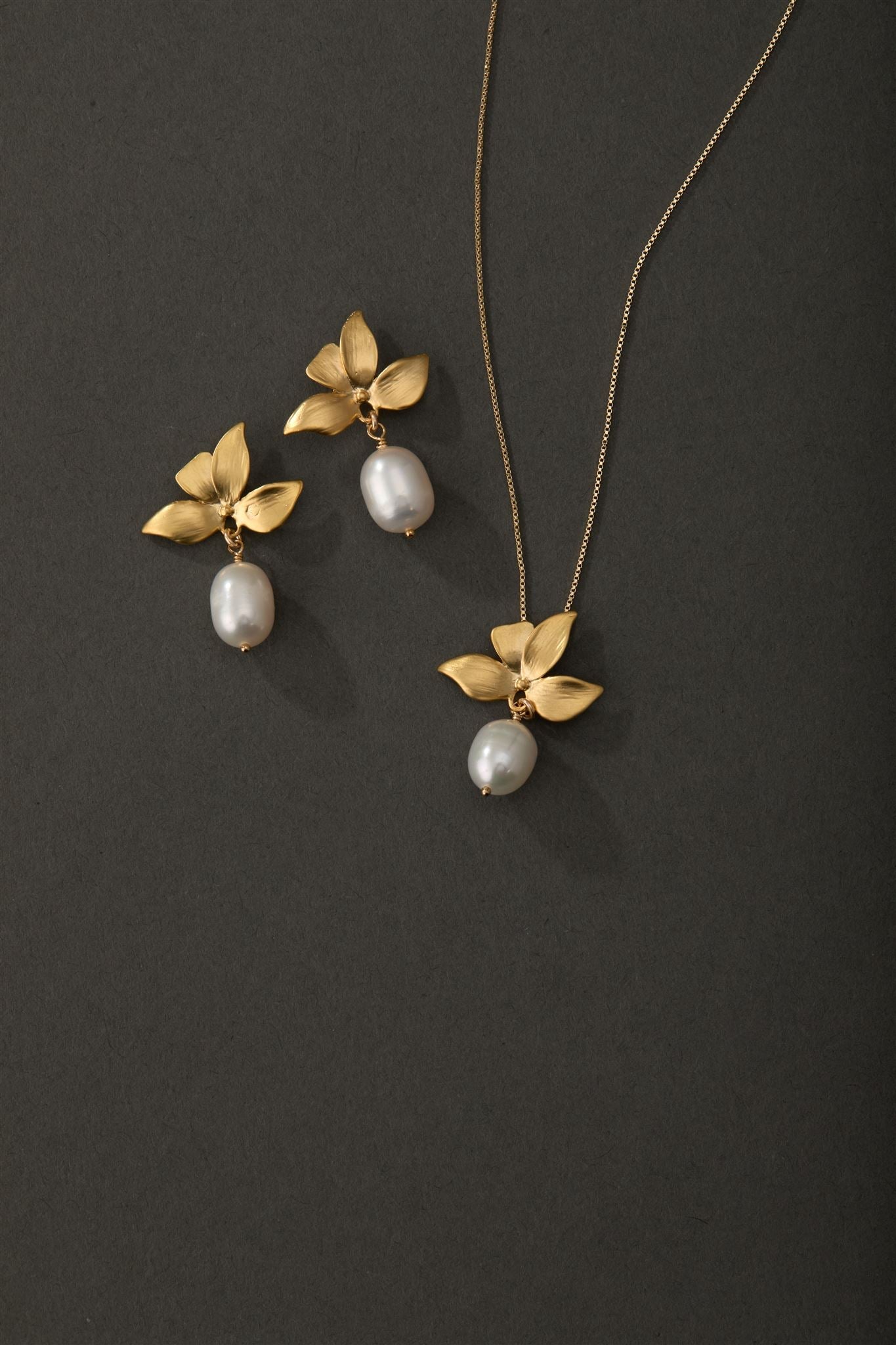 18k Gold Box Chain Necklace with 16k Gold Flower Pendant and Freshwater Pearl Maeve Necklace