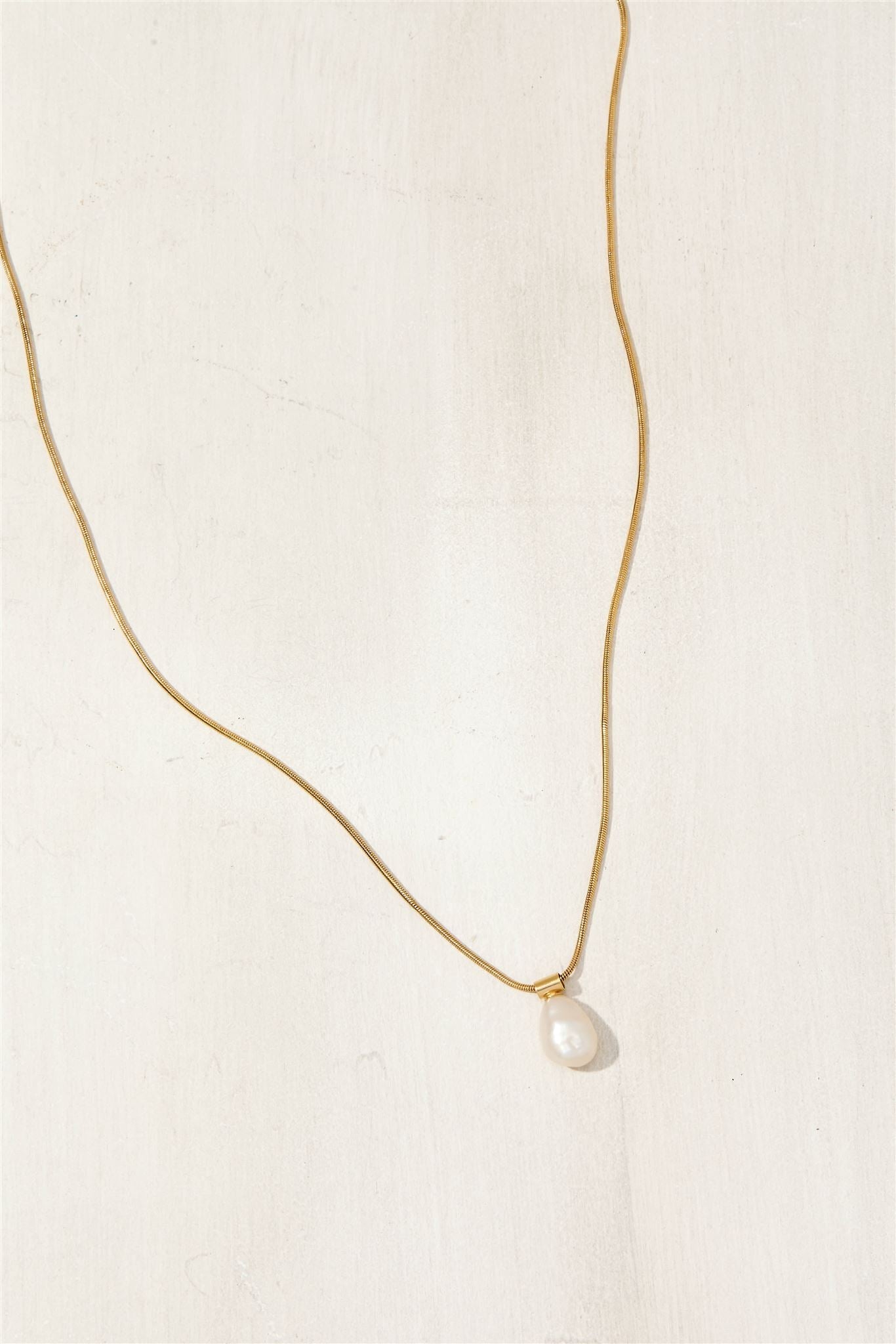 18k Gold Snake Chain Necklace with Freshwater Pearl Nathalie Necklace