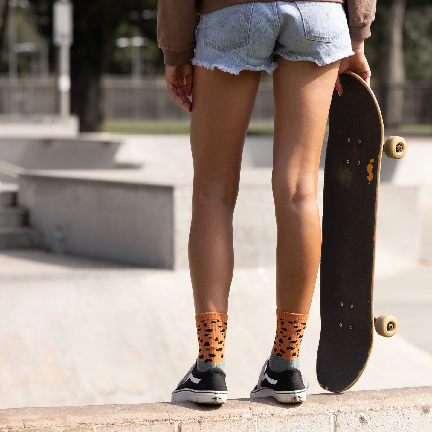 Cheetah Pattern Bottle Green Retro Tube Socks