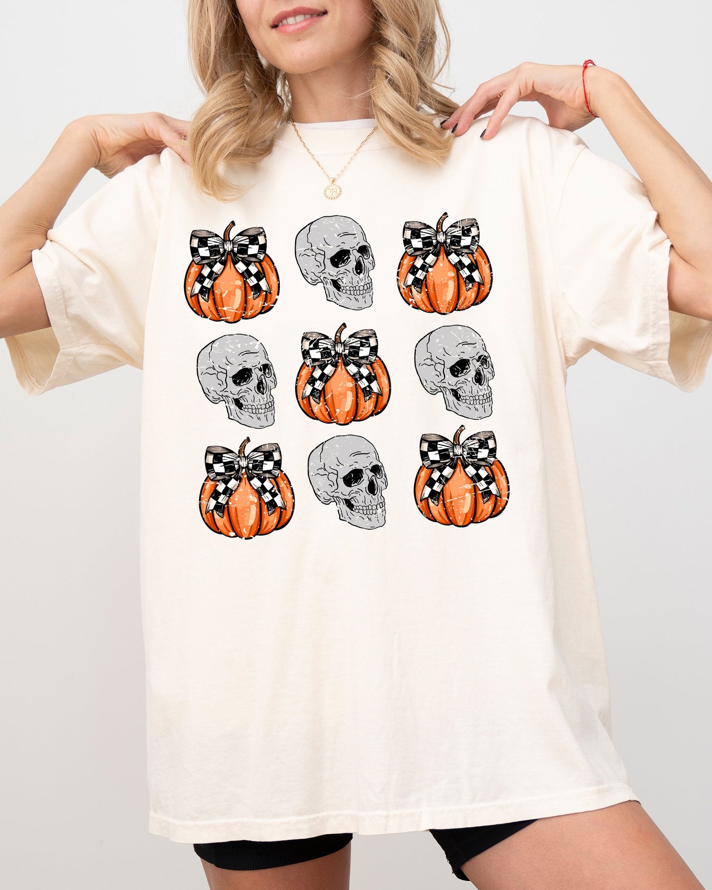 Skulls and Checkered Pumpkins Coquette Ribbons and Bows Halloween Fall Autumn Comfort Colors T-Shirt