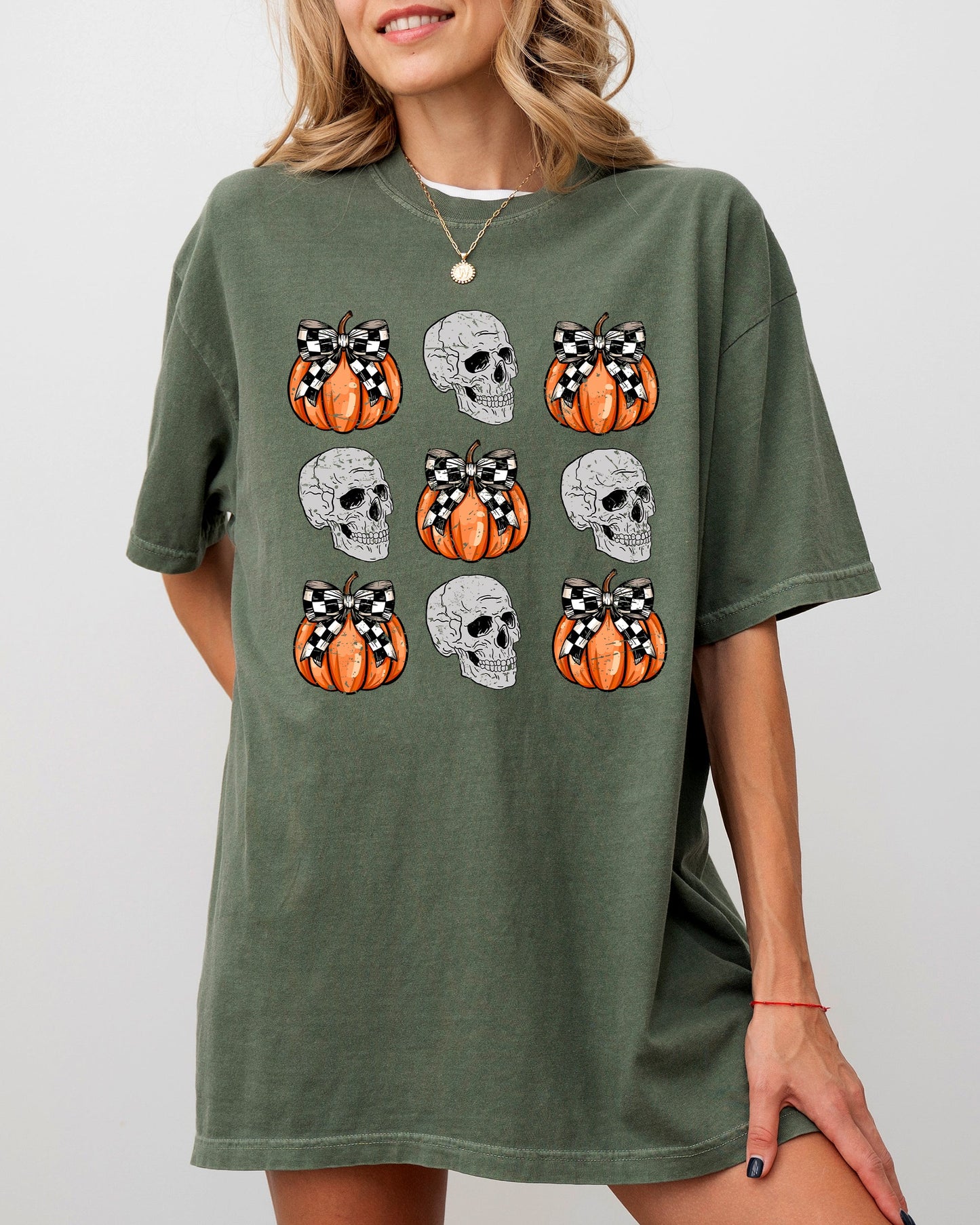 Skulls and Checkered Pumpkins Coquette Ribbons and Bows Halloween Fall Autumn Comfort Colors T-Shirt