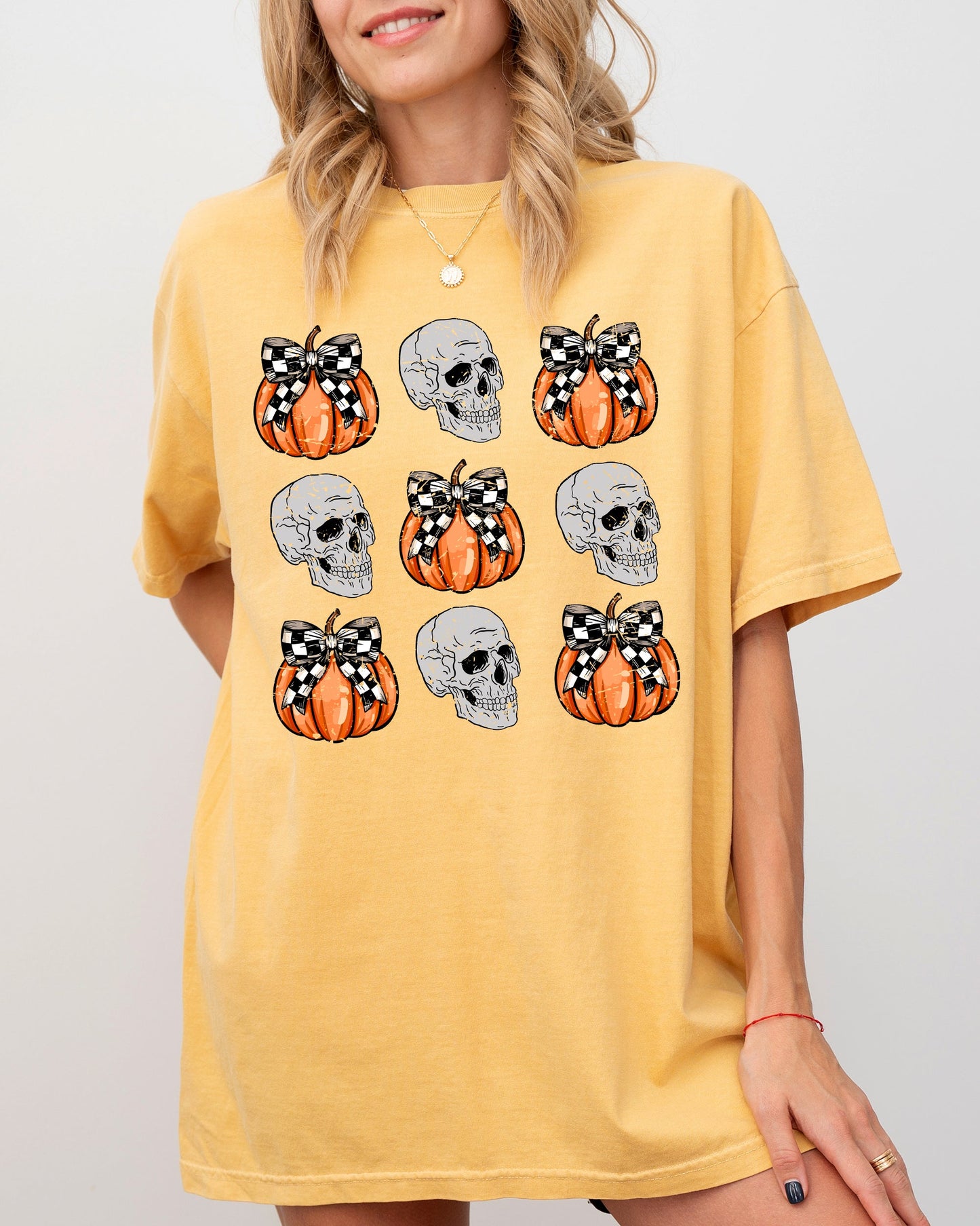 Skulls and Checkered Pumpkins Coquette Ribbons and Bows Halloween Fall Autumn Comfort Colors T-Shirt