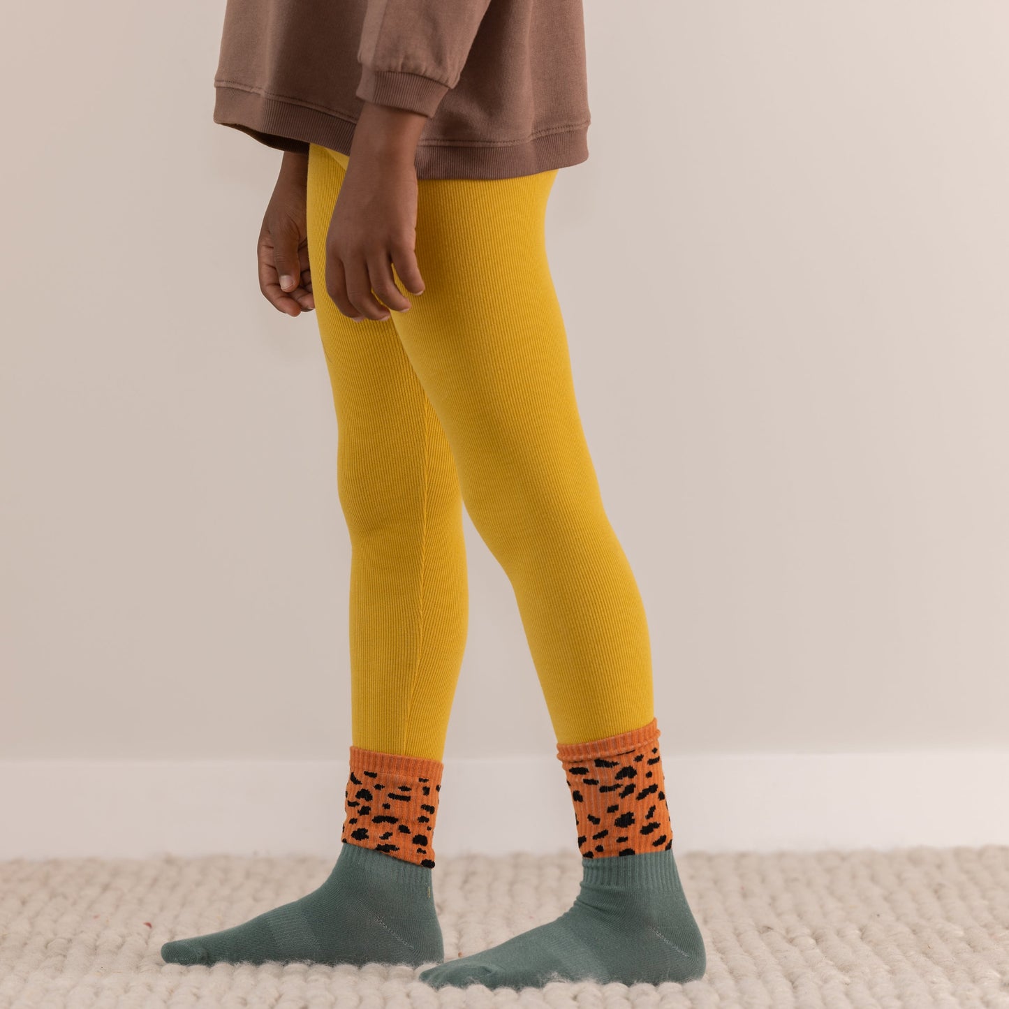 Cheetah Pattern Bottle Green Retro Tube Socks