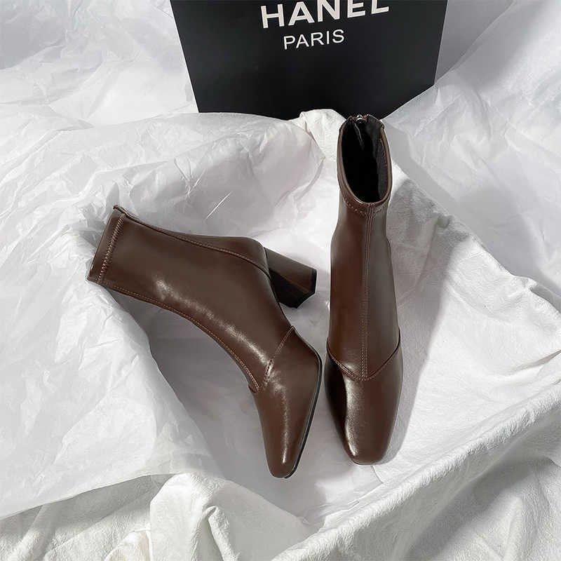 Soft Leather Velvet-Lined Zip-Back Skinny Boots Sleek Heels