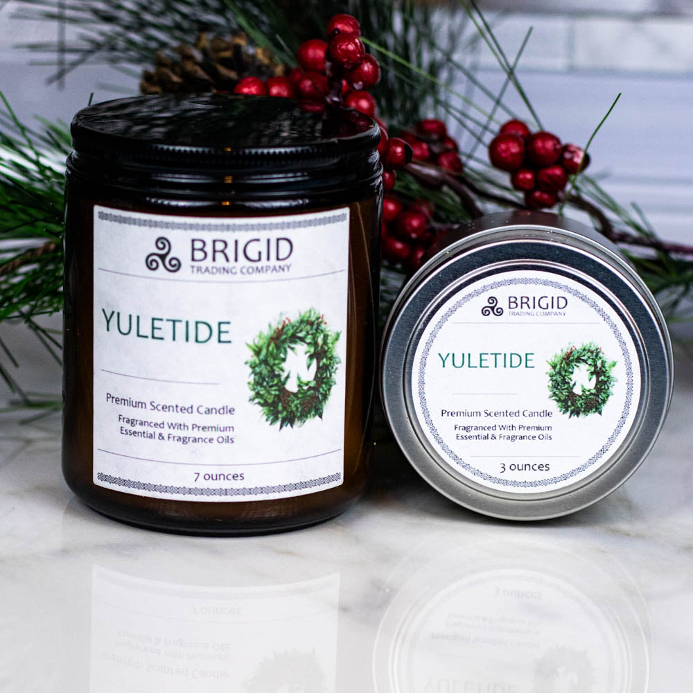 Yuletide Juniper Soy Wax Candle Christmas Wreaths Pine Trees Bonfire Smoke