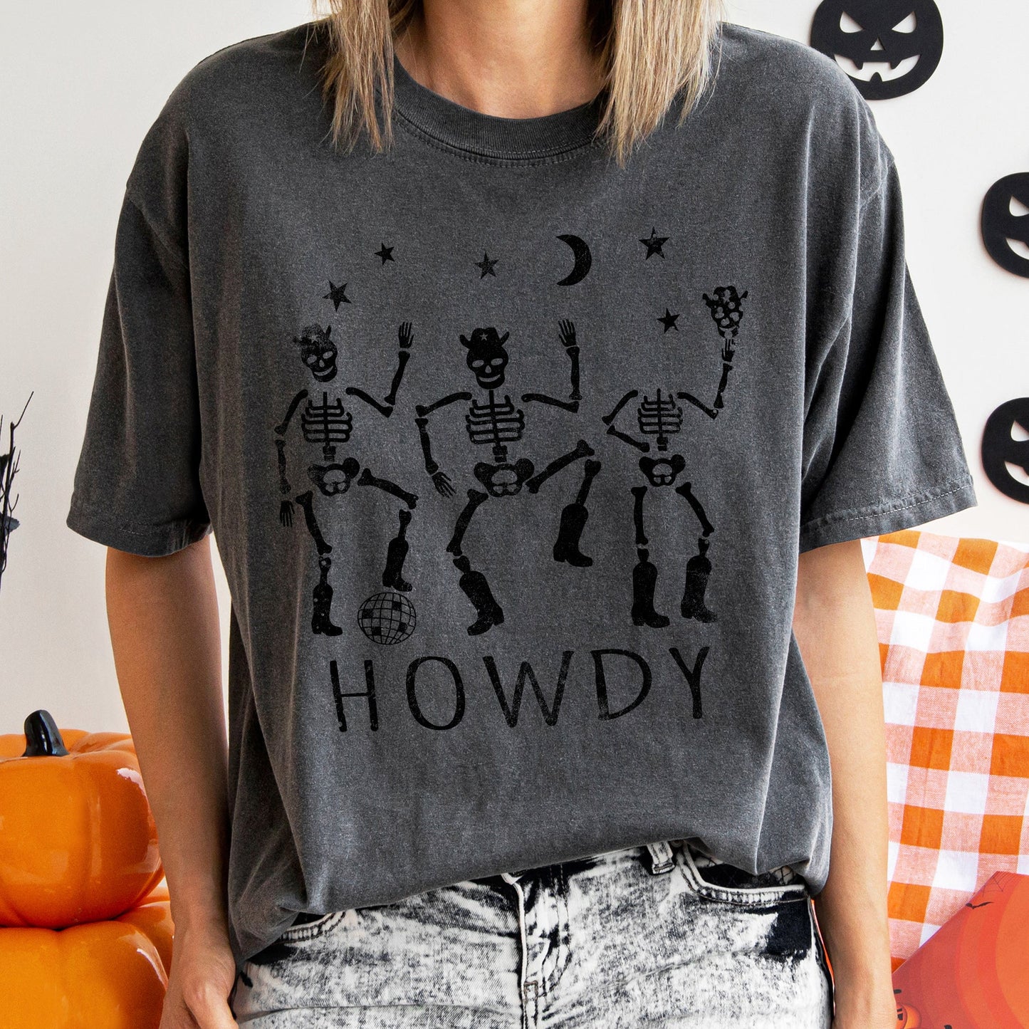 Howdy Skeletons Retro Halloween Comfort Colors Tshirt