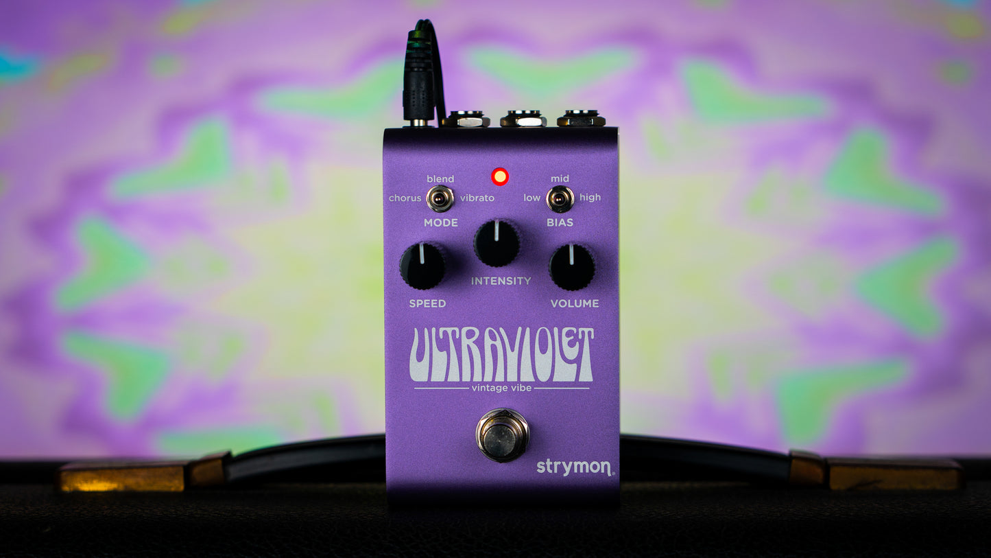 UltraViolet Vintage Vibe Chorus & Vibrato Pedal Stereo Strymon