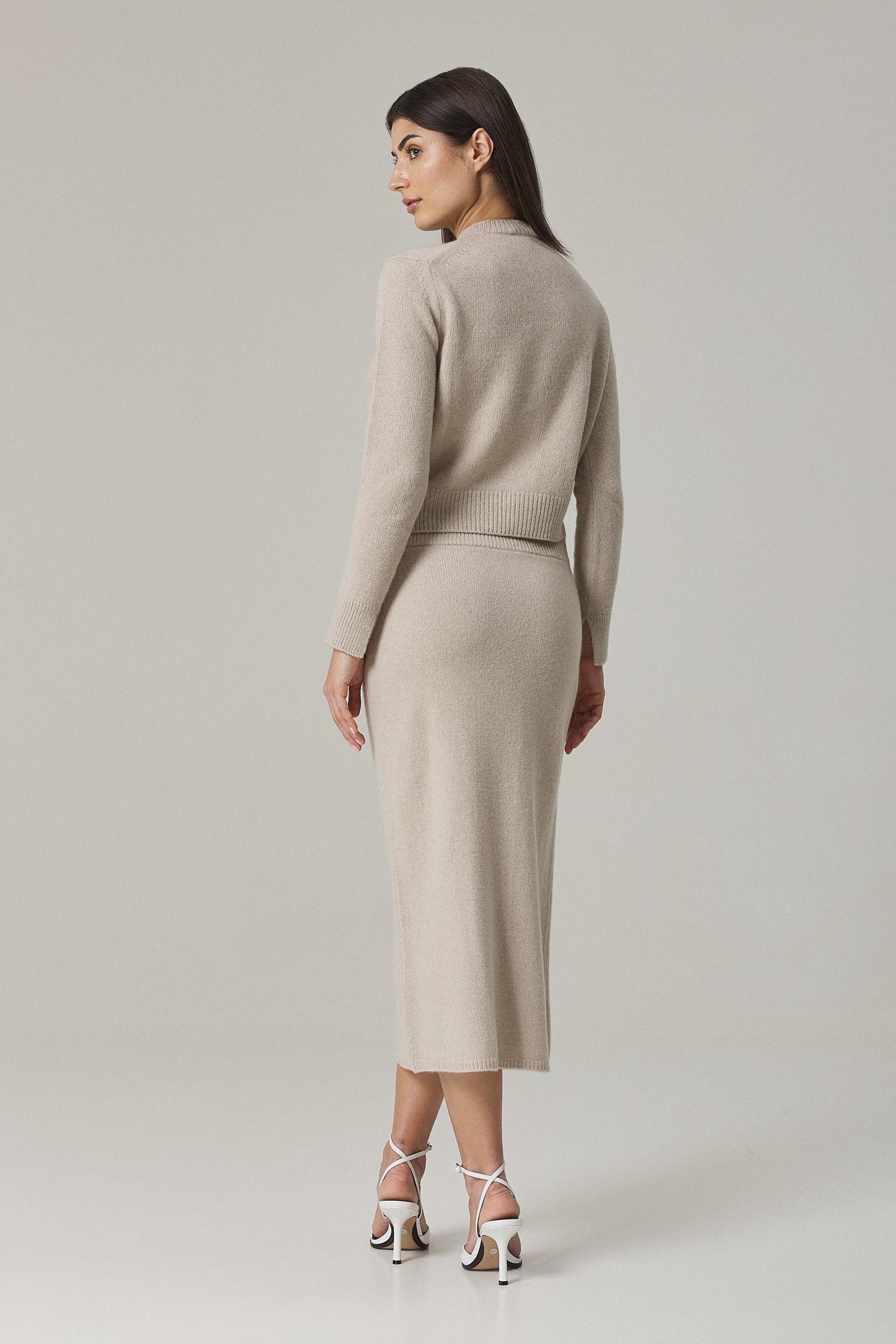 NYLA CROPPED CASHMERE CARDIGAN IN SAND