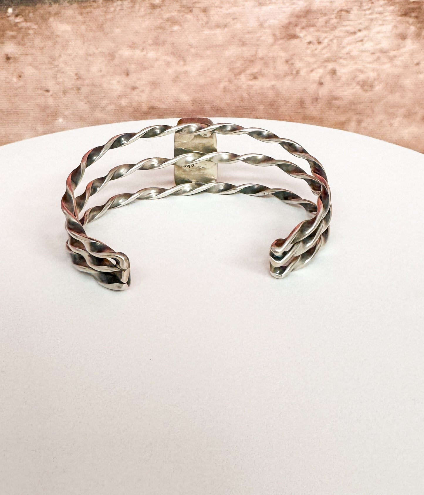 Spiny Oyster Twist Cuff