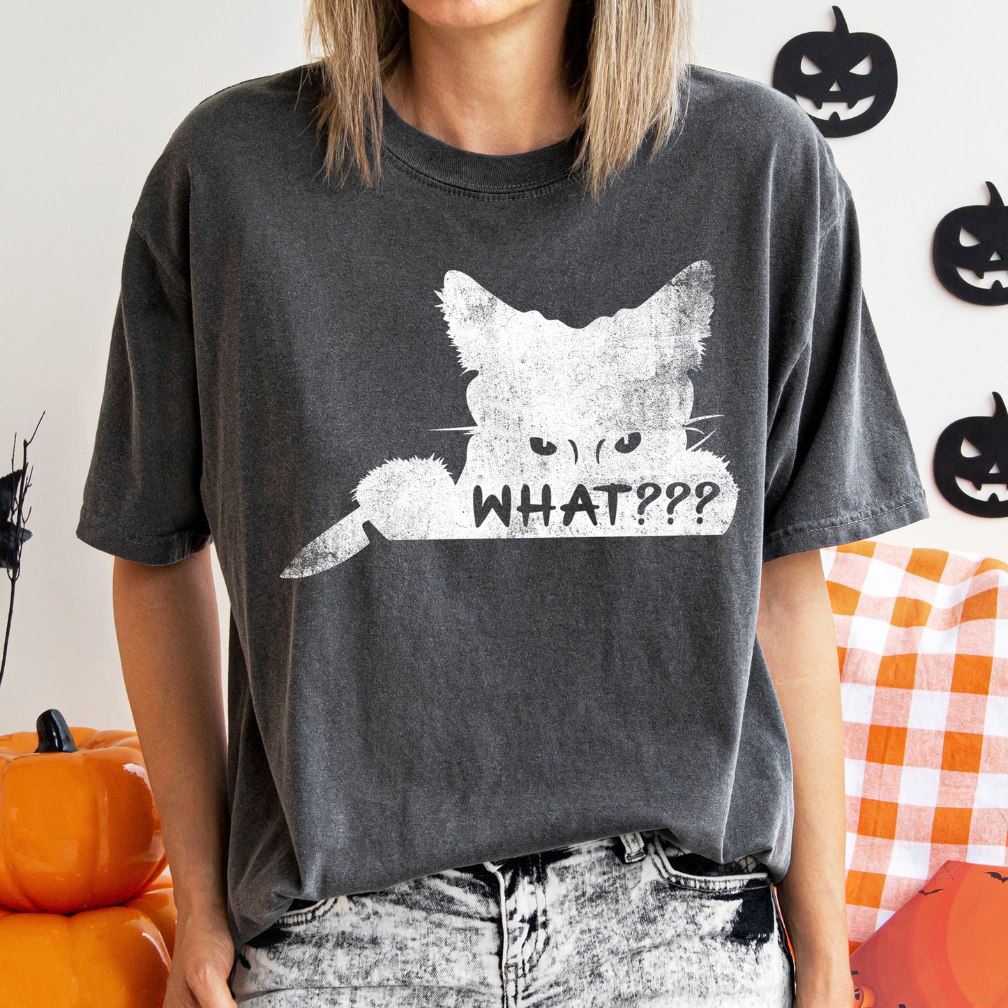 Retro Halloween Comfort Colors Cat And Knife T-shirt
